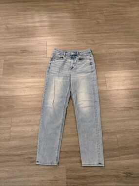 American Eagle Outfitters Light Mom Straight Leg Jeans